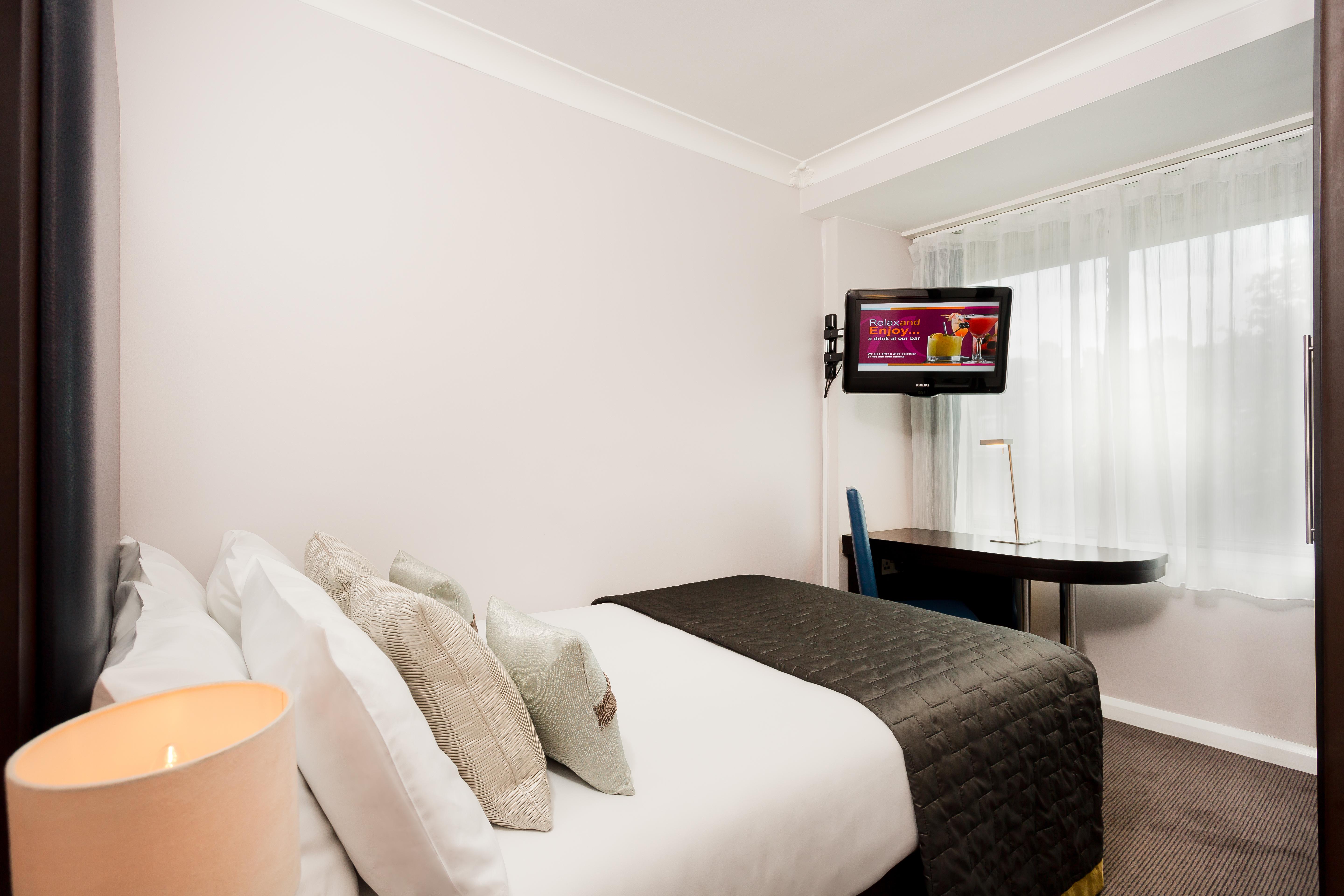 Mercure London Kensington Hotel Exterior photo